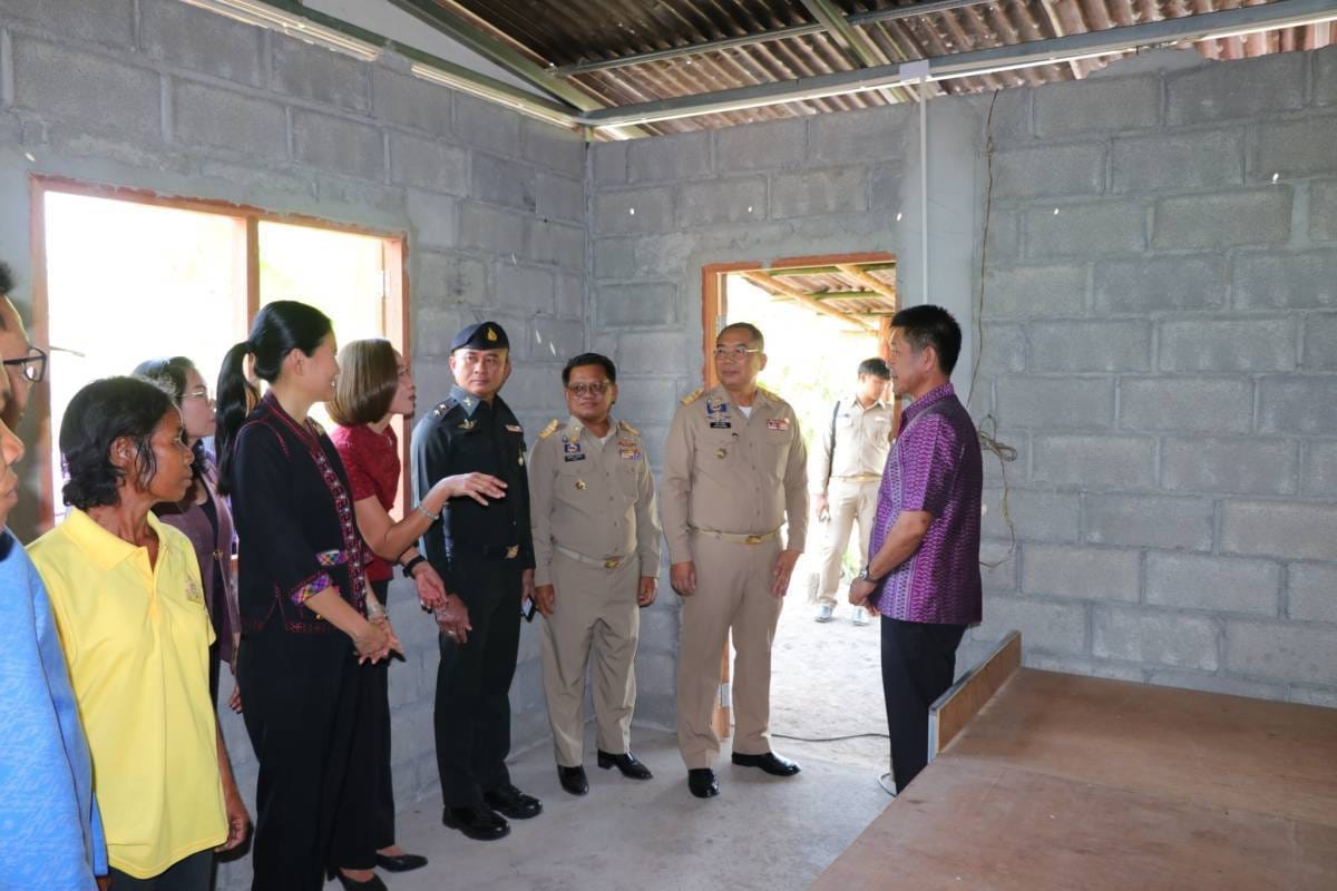 พช_ชัยภูมิ ร่วมส่งมอบบ้าน “ชัยภูมิร่วมใจ ซ่อมแซม/ปรับปรุงที่อยู่อาศัยให่ครัวเรือนยากจน TPMAP อยู่เย็น เป็นสุข” ที่อำเภอหนองบัวระเหว