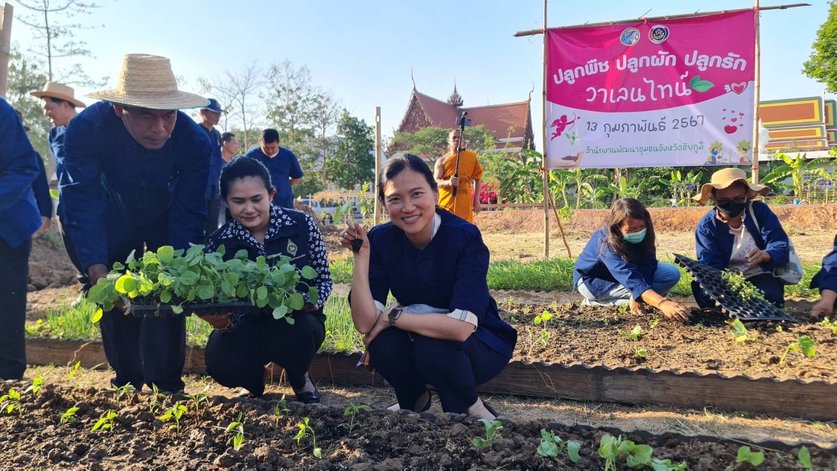ผู้ว่าราชการจังหวัดชัยภูมิ ผู้นำต้นแบบตัวอย่างที่เห็นจริง “ปลูกพืช ปลูกผัก ปลูกรัก วาเลนไทน์”