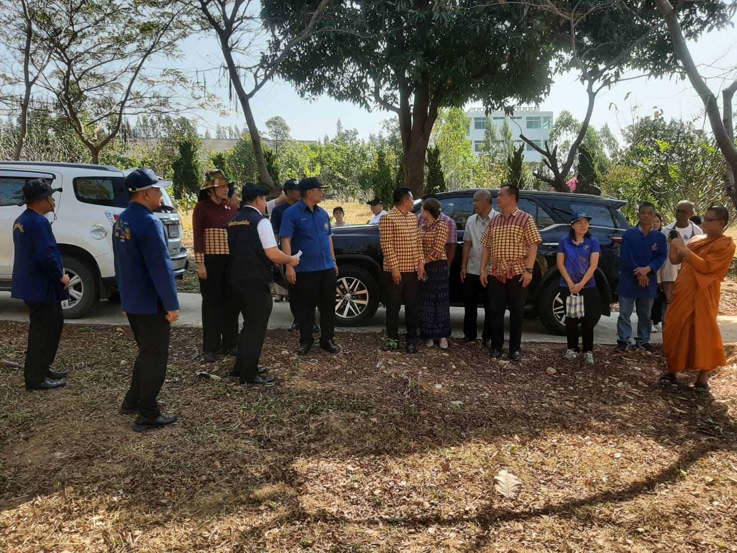 พช.ชัยภูมิ ร่วมลงพื้นที่สำรวจ ออกแบบ โคก หนอง นา อรุณธรรมสถาน วัดพระธาตุชัยภูมิ