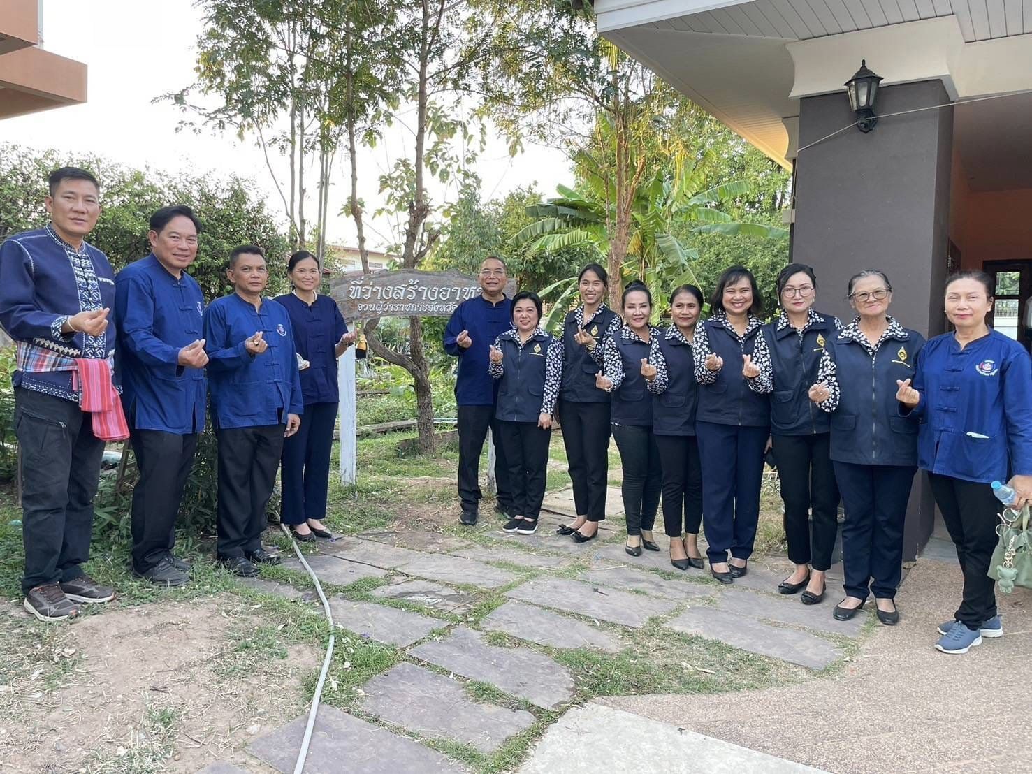 ผู้ว่าราชการจังหวัดชัยภูมิ ผู้นำต้นแบบตัวอย่างที่เห็นจริง “ปลูกพืช ปลูกผัก ปลูกรัก วาเลนไทน์”