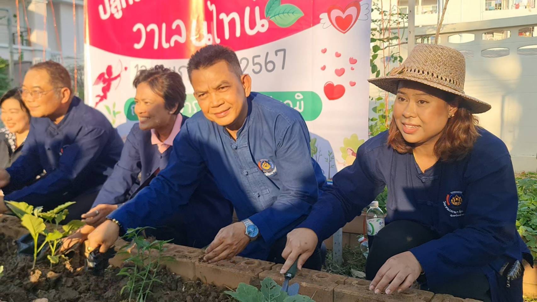 ผู้ว่าราชการจังหวัดชัยภูมิ ผู้นำต้นแบบตัวอย่างที่เห็นจริง “ปลูกพืช ปลูกผัก ปลูกรัก วาเลนไทน์”