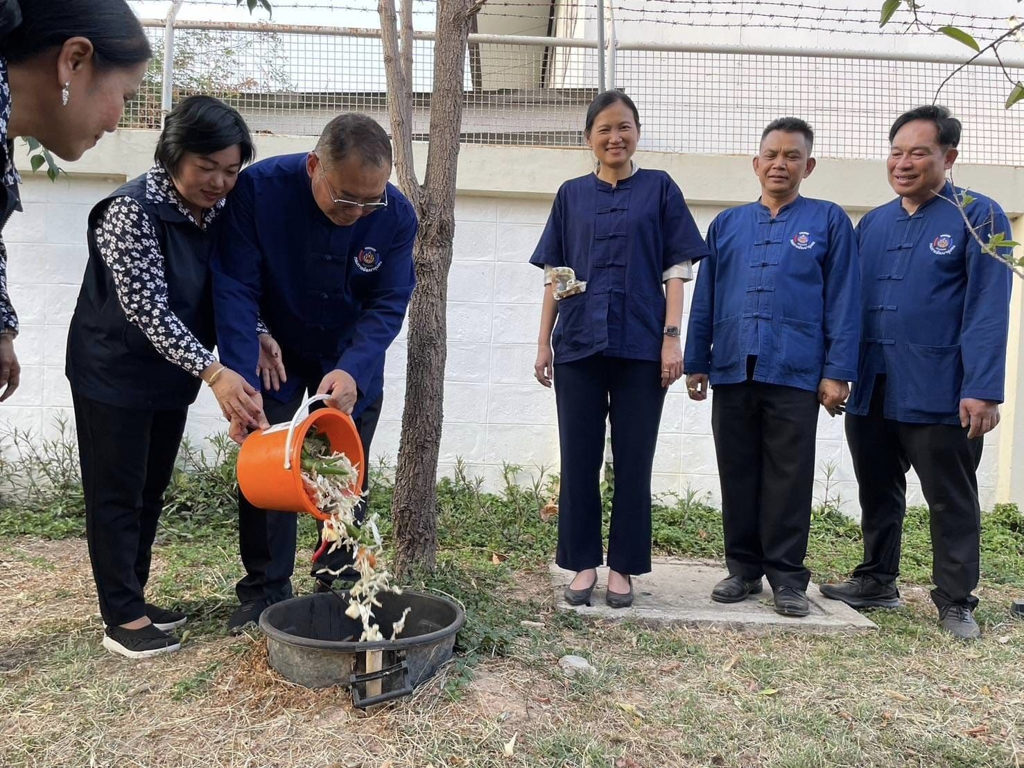 ผู้ว่าราชการจังหวัดชัยภูมิ ผู้นำต้นแบบตัวอย่างที่เห็นจริง “ปลูกพืช ปลูกผัก ปลูกรัก วาเลนไทน์”
