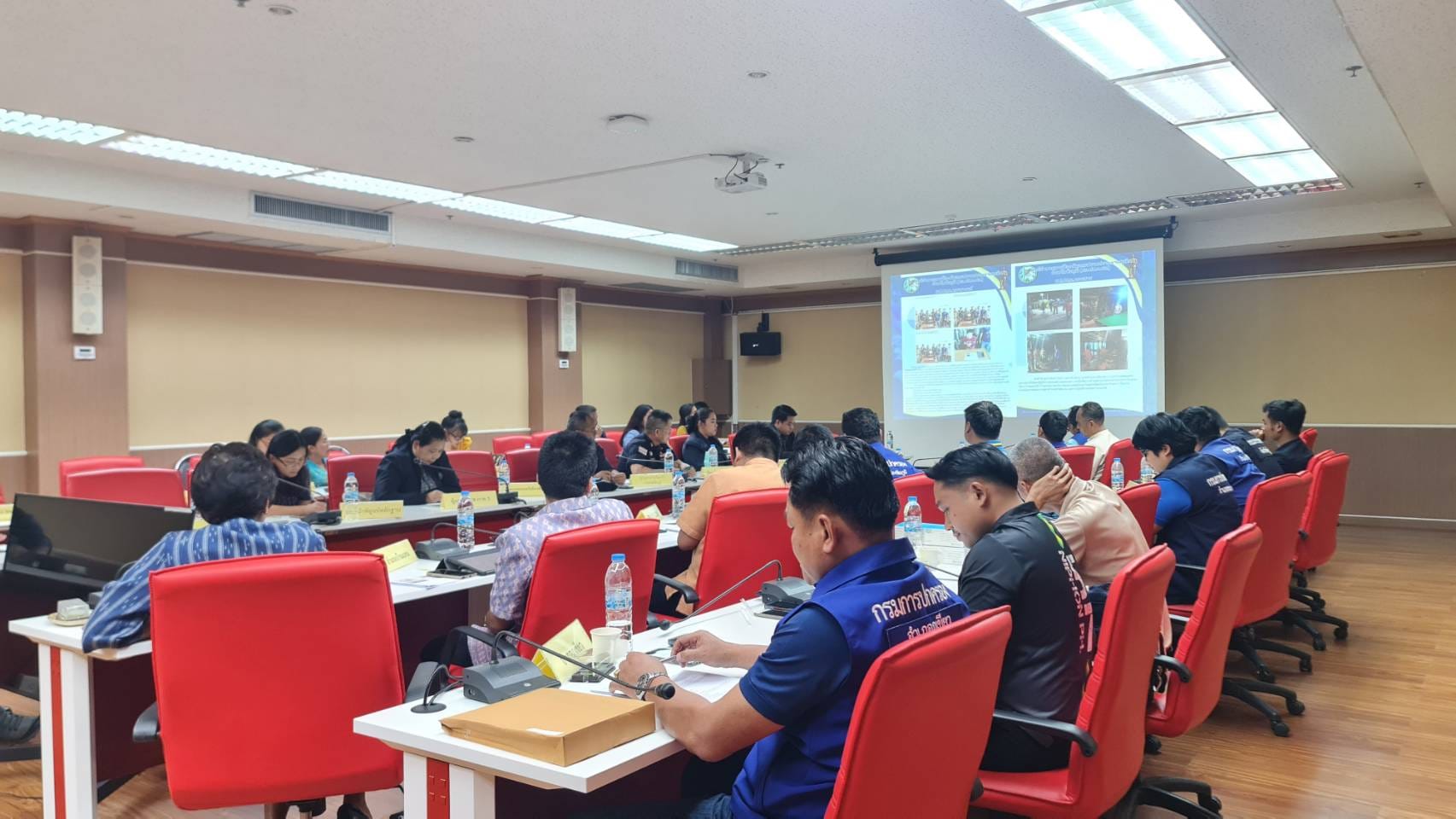 พช.ชัยภูมิ นำเสนอกองทุนแม่ของแผ่นดินกลไกการป้องกันและแก้ไขปัญหายาเสพติดที่ยั่งยืน ในที่ประชุมโต๊ะข่าว​(วิเคราะห์และประเมินสถานการณ์​ยาเสพติด)​ จังหวัด​ชัยภูมิ​ ครั้งที่2/2567