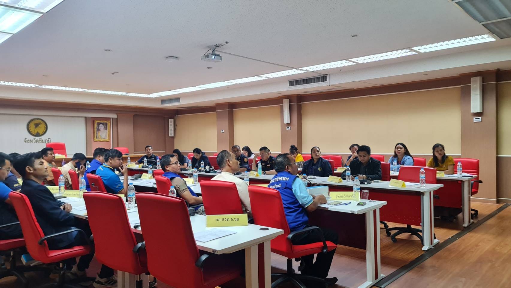 พช.ชัยภูมิ นำเสนอกองทุนแม่ของแผ่นดินกลไกการป้องกันและแก้ไขปัญหายาเสพติดที่ยั่งยืน ในที่ประชุมโต๊ะข่าว​(วิเคราะห์และประเมินสถานการณ์​ยาเสพติด)​ จังหวัด​ชัยภูมิ​ ครั้งที่2/2567