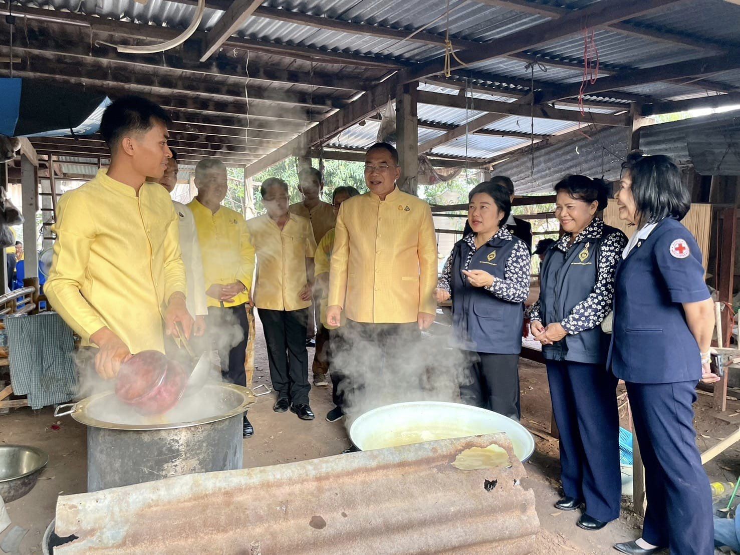 จังหวัดชัยภูมิ ติดตามความก้าวหน้า และให้กำลังใจกลุ่มทอผ้าในการน้อมนำแบบลายผ้าพระราชทาน “สิริวชิราภรณ์” สู่การสร้างสรรค์ผ้ามัดหมี่ย้อมสีธรรมชาติ