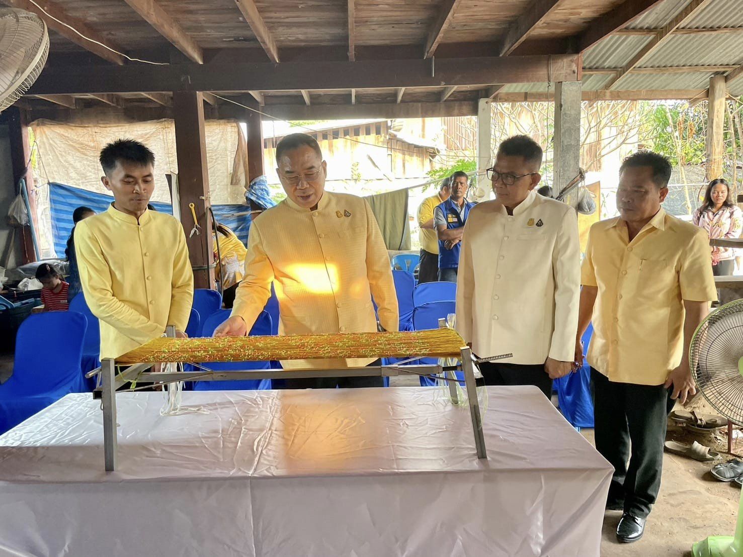 จังหวัดชัยภูมิ ติดตามความก้าวหน้า และให้กำลังใจกลุ่มทอผ้าในการน้อมนำแบบลายผ้าพระราชทาน “สิริวชิราภรณ์” สู่การสร้างสรรค์ผ้ามัดหมี่ย้อมสีธรรมชาติ