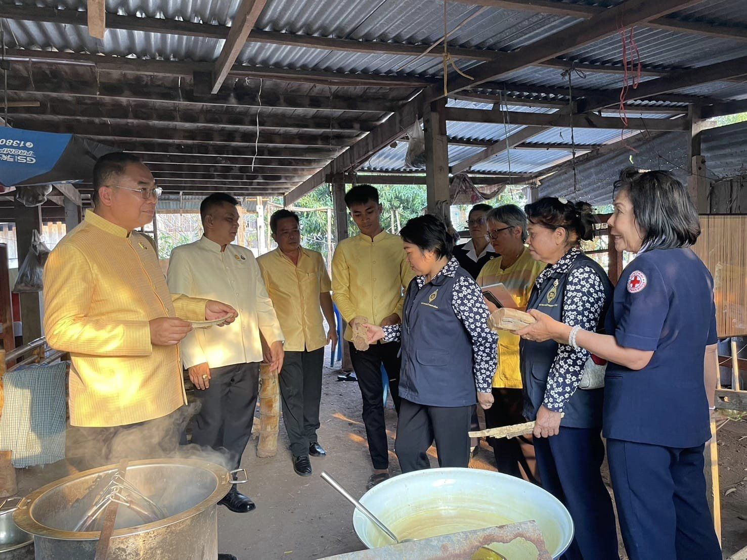 จังหวัดชัยภูมิ ติดตามความก้าวหน้า และให้กำลังใจกลุ่มทอผ้าในการน้อมนำแบบลายผ้าพระราชทาน “สิริวชิราภรณ์” สู่การสร้างสรรค์ผ้ามัดหมี่ย้อมสีธรรมชาติ