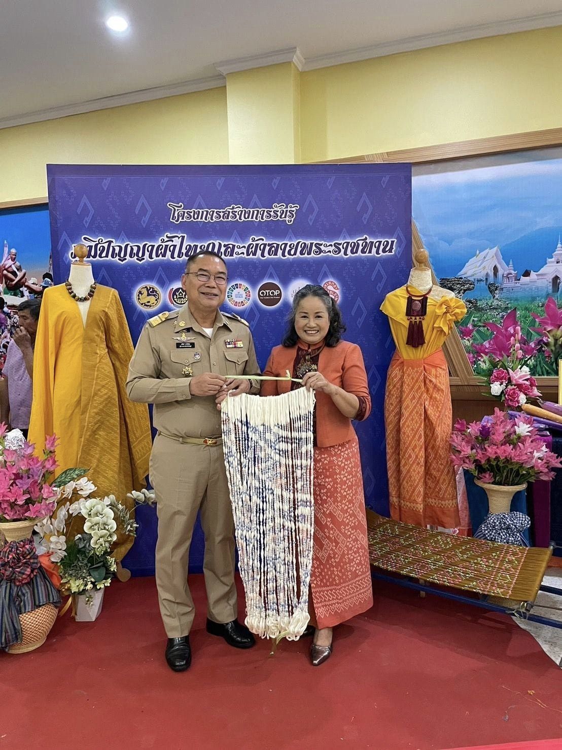 พช.ชัยภูมิ ปลุกกระแส สร้างการรับรู้ภูมิปัญญาผ้าไทยและผ้าลายพระราชทาน “ผ้าลายสิริวชิราภรณ์”