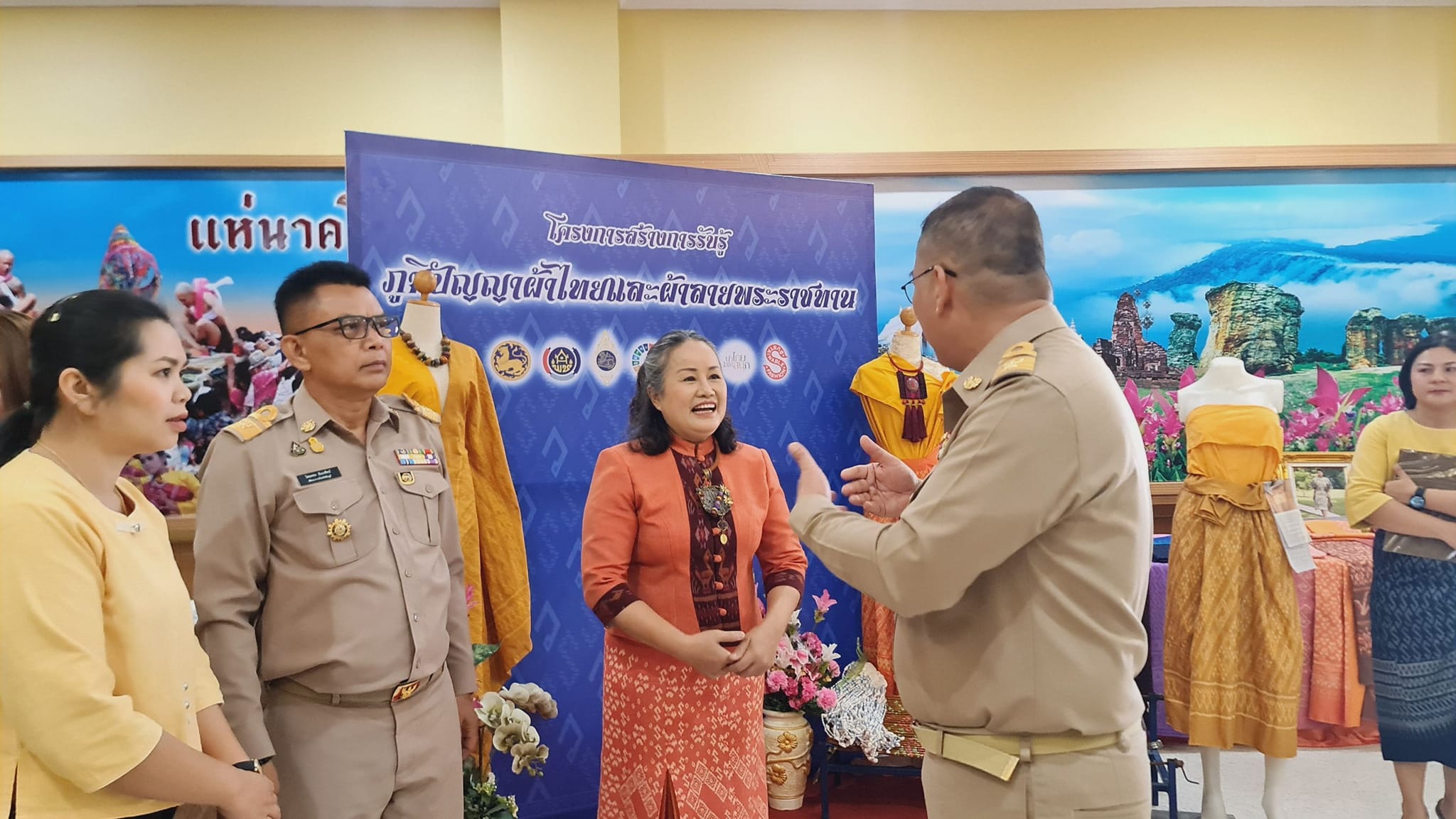 พช.ชัยภูมิ ปลุกกระแส สร้างการรับรู้ภูมิปัญญาผ้าไทยและผ้าลายพระราชทาน “ผ้าลายสิริวชิราภรณ์”