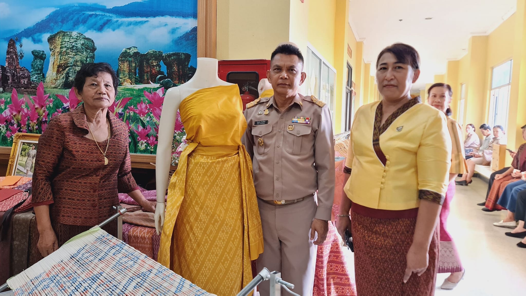 พช.ชัยภูมิ ปลุกกระแส สร้างการรับรู้ภูมิปัญญาผ้าไทยและผ้าลายพระราชทาน “ผ้าลายสิริวชิราภรณ์”