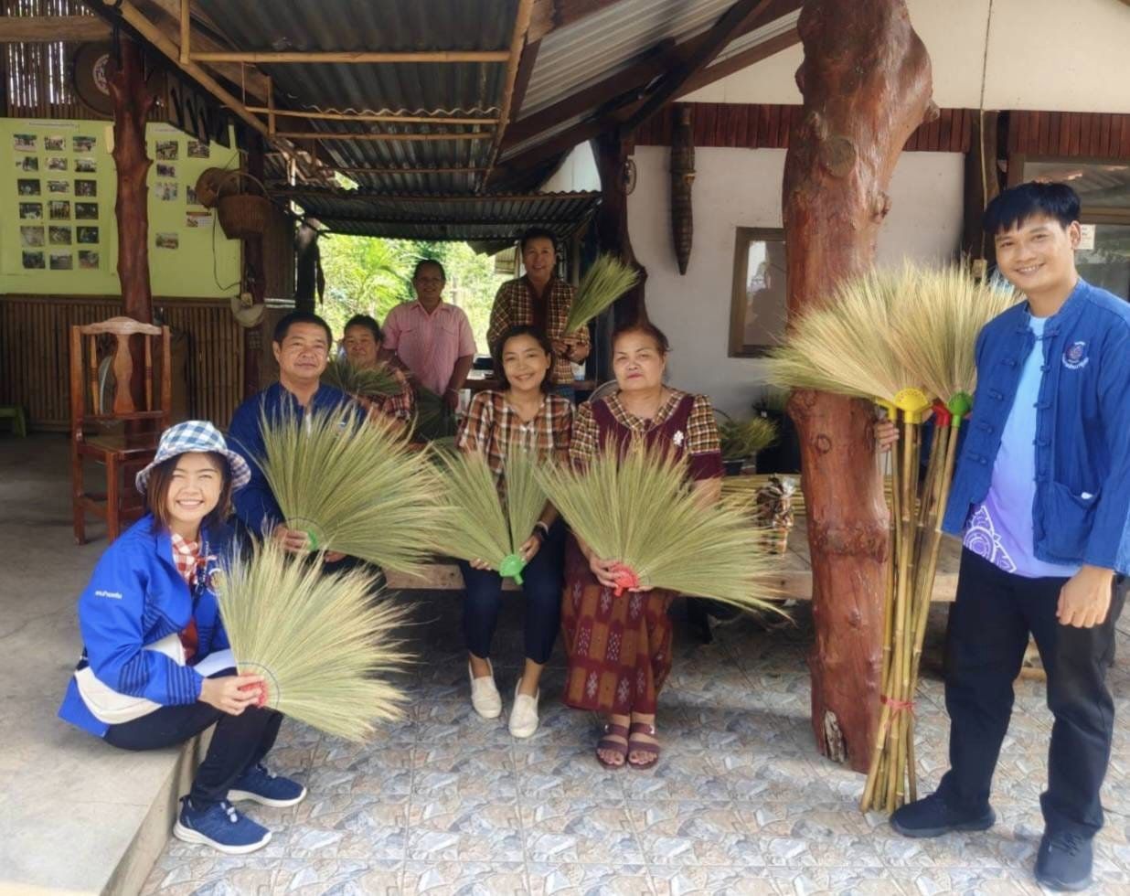 พช.ชัยภูมิ ติดตามและสนับสนุนการดำเนินงานความสำเร็จในการบริหารจัดการหนี้ และกลุ่มอาชีพที่ลงทะเบียนผลิตภัณฑ์ชุมชน OTOP ประจำปี 2567 อำเภอบ้านแท่น จังหวัดชัยภูมิ