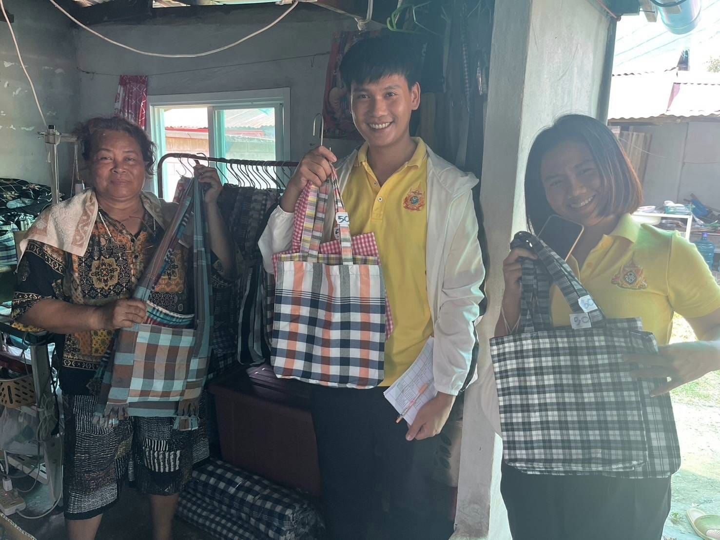 พช.ชัยภูมิ : ร่วมติดตามและสนับสนุนการดำเนินงานในการบริหารจัดการหนี้ และกลุ่มอาชีพที่ลงทะเบียนผลิตภัณฑ์ชุมชน OTOP ประจำปี 2567 อำเภอคอนสวรรค์ จังหวัดชัยภูมิ