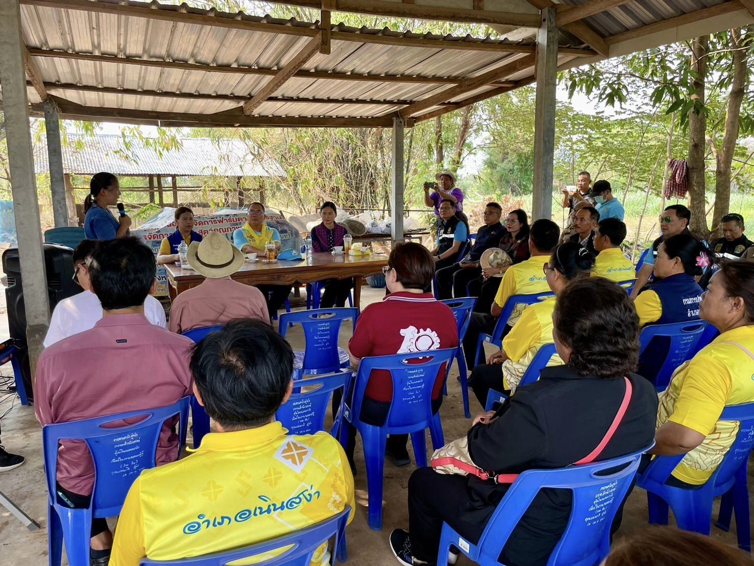 ผู้ว่าฯ ชัยภูมิ นำส่วนราชการและภาคีพัฒนาลงพื้นที่ติดตามการเลี้ยงโคเนื้อคุณภาพสูง ควบคุมต้นน้ำวัตถุดิบการผลิตหม่ำชัยภูมิ ขับเคลื่อนการพัฒนาเศรษฐกิจฐานรากด้านการเกษตร แปรรูป และการท่องเที่ยวโดยชุมชน