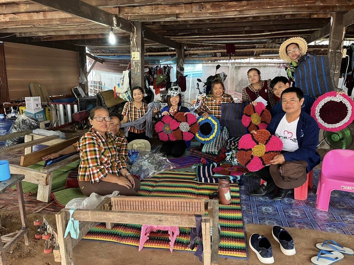 พช.ชัยภูมิ ติดตามและสนับสนุนการดำเนินงานความสำเร็จในการบริหารจัดการหนี้ และกลุ่มอาชีพที่ลงทะเบียนผลิตภัณฑ์ชุมชน OTOP ประจำปี 2567 อำเภอบ้านแท่น จังหวัดชัยภูมิ