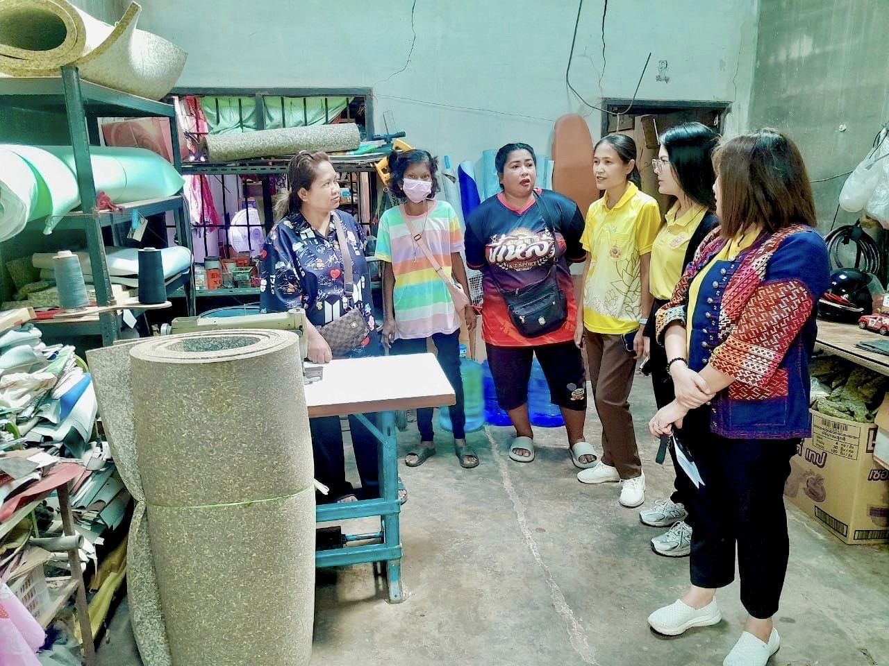 พช.ชัยภูมิ : ร่วมติดตามและสนับสนุนการดำเนินงานการบริหารจัดการหนี้ และกลุ่มอาชีพที่ลงทะเบียนผลิตภัณฑ์ชุมชน OTOP ประจำปี 2567 อำเภอเนินสง่า จังหวัดชัยภูมิ