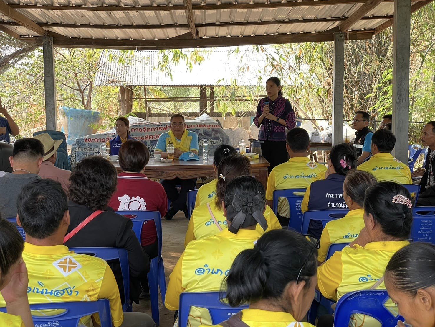 ผู้ว่าฯ ชัยภูมิ นำส่วนราชการและภาคีพัฒนาลงพื้นที่ติดตามการเลี้ยงโคเนื้อคุณภาพสูง ควบคุมต้นน้ำวัตถุดิบการผลิตหม่ำชัยภูมิ ขับเคลื่อนการพัฒนาเศรษฐกิจฐานรากด้านการเกษตร แปรรูป และการท่องเที่ยวโดยชุมชน