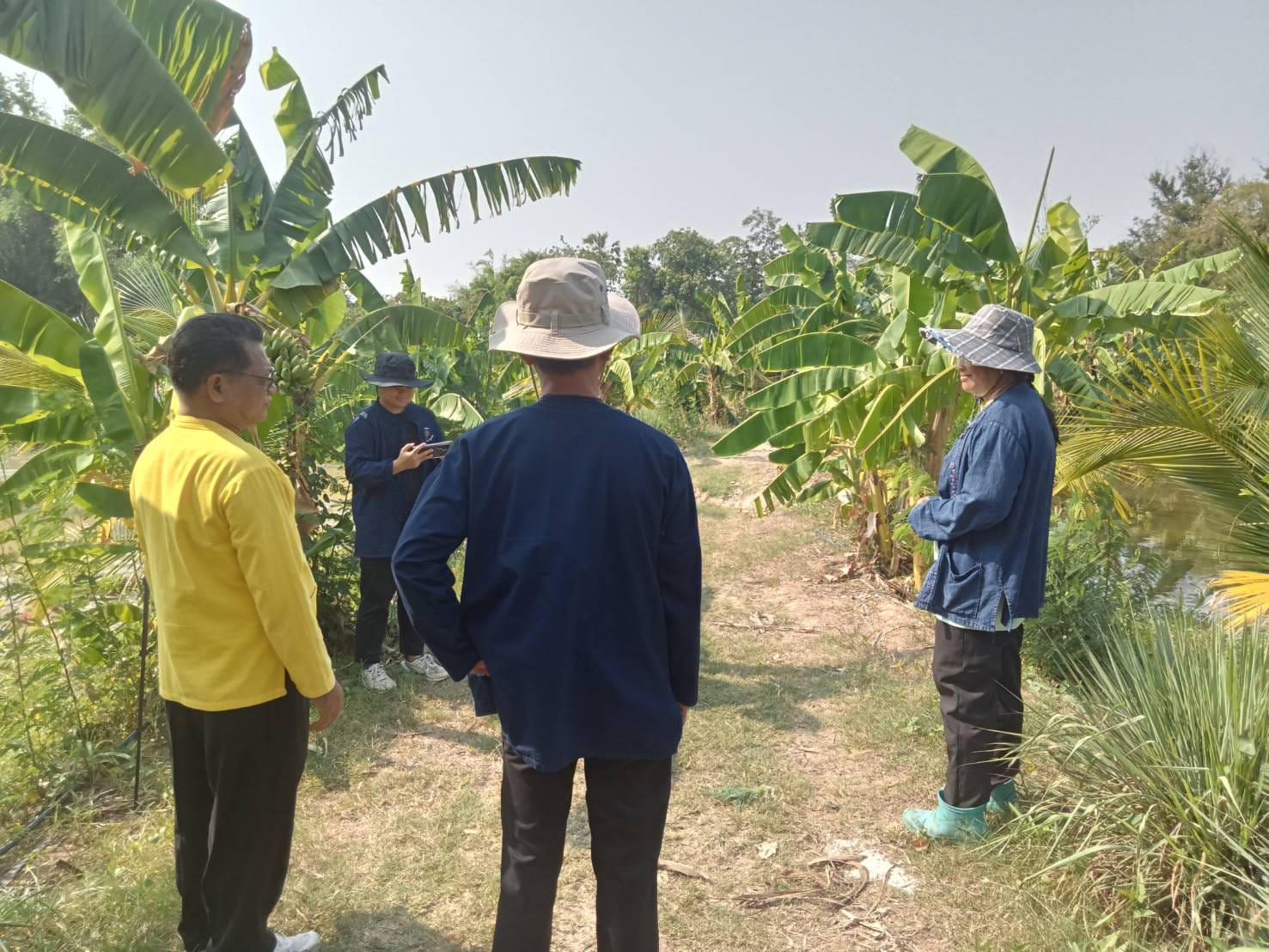 พช.ชัยภูมิ ลงพื้นที่ทำคลิปประชาสัมพันธ์การดำเนินงาน โคก หนอง นา พัฒนาชุมชน อำเภอหนองบัวระเหว