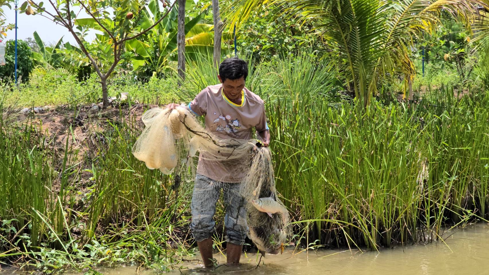 พช.ชัยภูมิ ลงพื้นที่ทำคลิปประชาสัมพันธ์การดำเนินงาน โคก หนอง นา พัฒนาชุมชน อำเภอหนองบัวระเหว