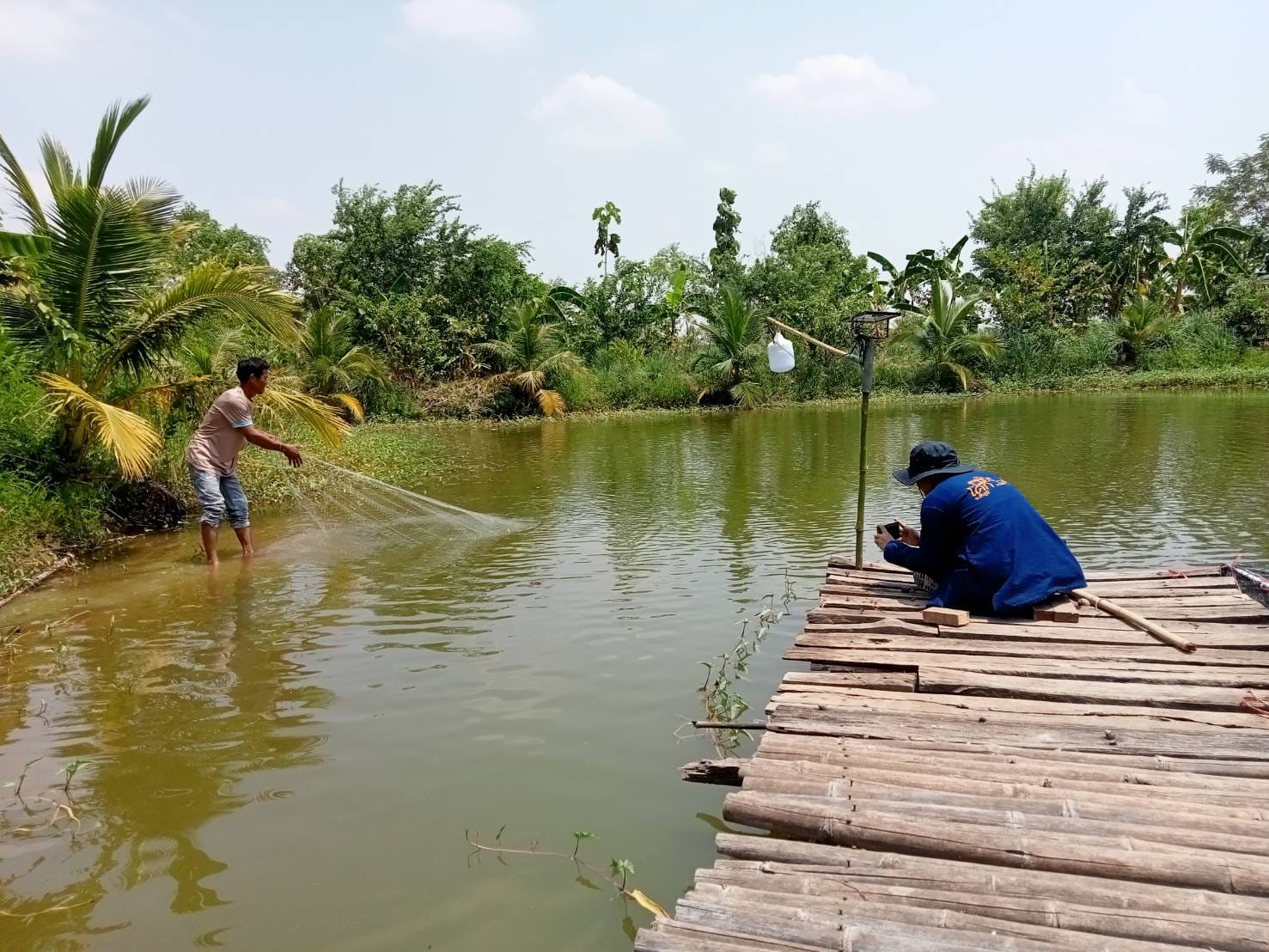 พช.ชัยภูมิ ลงพื้นที่ทำคลิปประชาสัมพันธ์การดำเนินงาน โคก หนอง นา พัฒนาชุมชน อำเภอหนองบัวระเหว