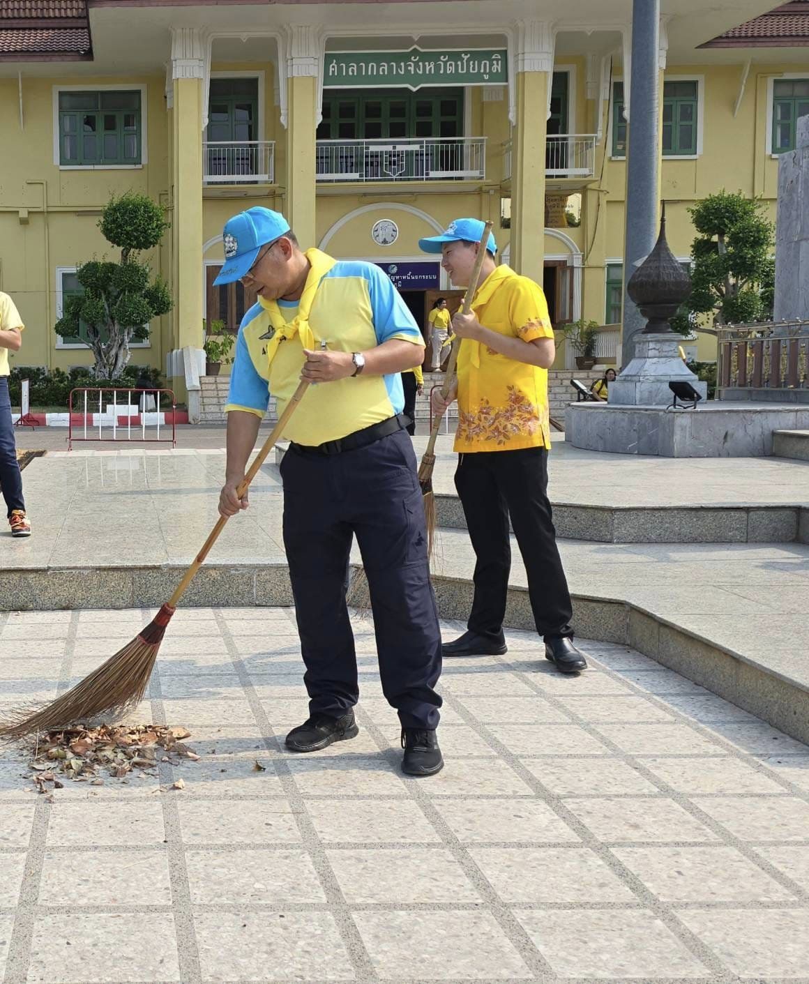 พช.ชัยภูมิ ร่วมเฉลิมพระเกียรติพระบาทสมเด็จพระเจ้าอยู่หัว เนื่องในโอกาสพระราชพิธีมหามงคลเฉลิมพระชนมพรรษา ๖ รอบ ๒๘ กรกฎาคม ๒๕๖๗ กิจกรรมBig Cleaning Day ทำความสะอาดบริเวณรอบศาลากลางจังหวัดชัยภูมิ