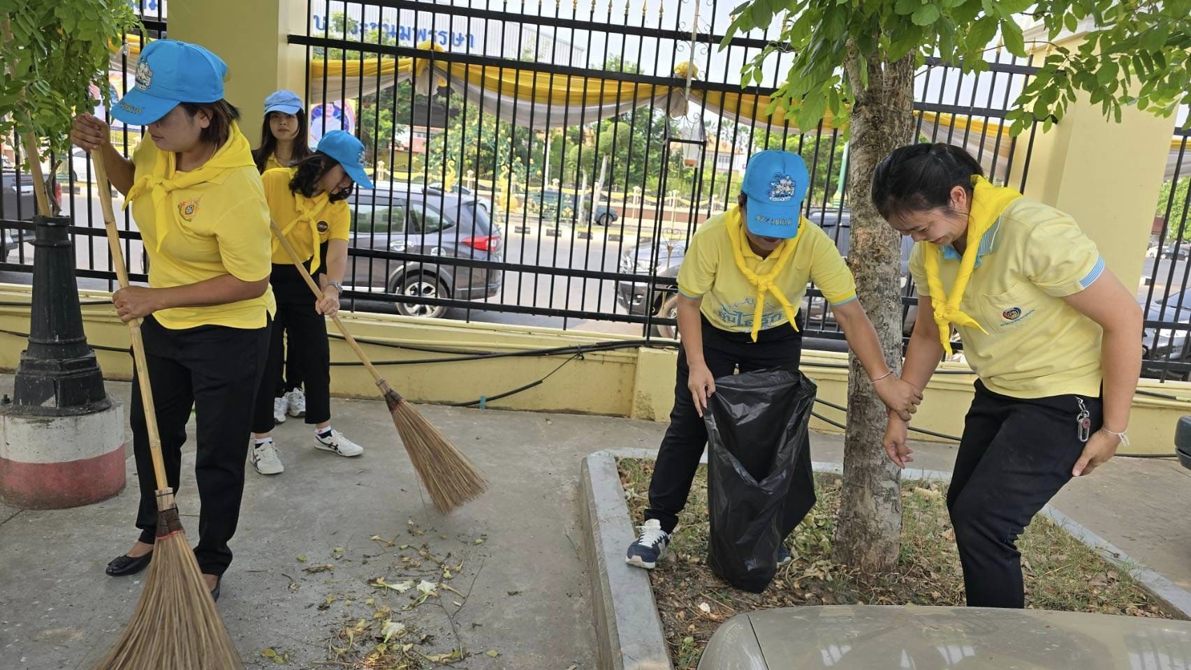 พช.ชัยภูมิ ร่วมเฉลิมพระเกียรติพระบาทสมเด็จพระเจ้าอยู่หัว เนื่องในโอกาสพระราชพิธีมหามงคลเฉลิมพระชนมพรรษา ๖ รอบ ๒๘ กรกฎาคม ๒๕๖๗ กิจกรรมBig Cleaning Day ทำความสะอาดบริเวณรอบศาลากลางจังหวัดชัยภูมิ