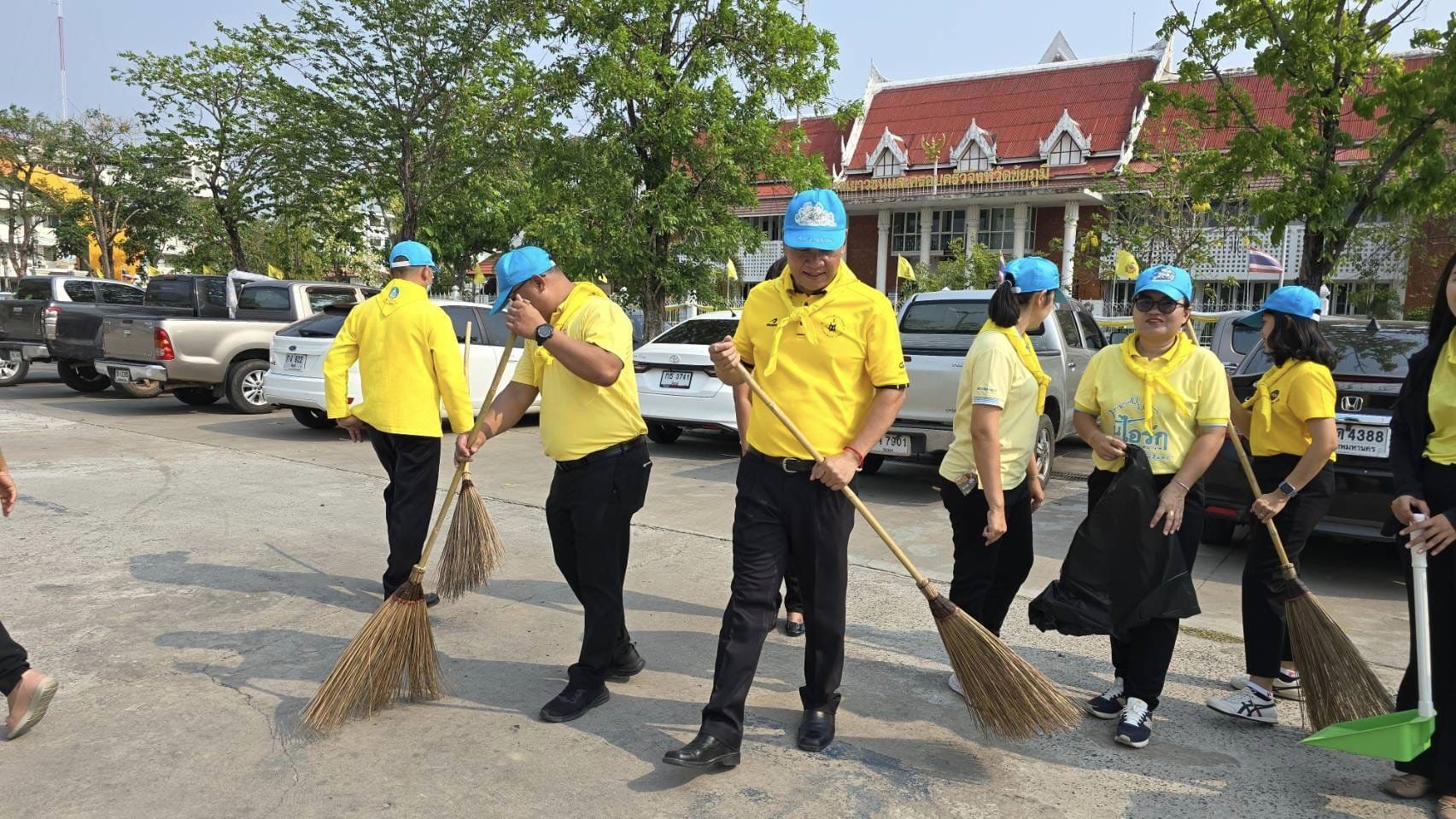 พช.ชัยภูมิ ร่วมเฉลิมพระเกียรติพระบาทสมเด็จพระเจ้าอยู่หัว เนื่องในโอกาสพระราชพิธีมหามงคลเฉลิมพระชนมพรรษา ๖ รอบ ๒๘ กรกฎาคม ๒๕๖๗ กิจกรรมBig Cleaning Day ทำความสะอาดบริเวณรอบศาลากลางจังหวัดชัยภูมิ