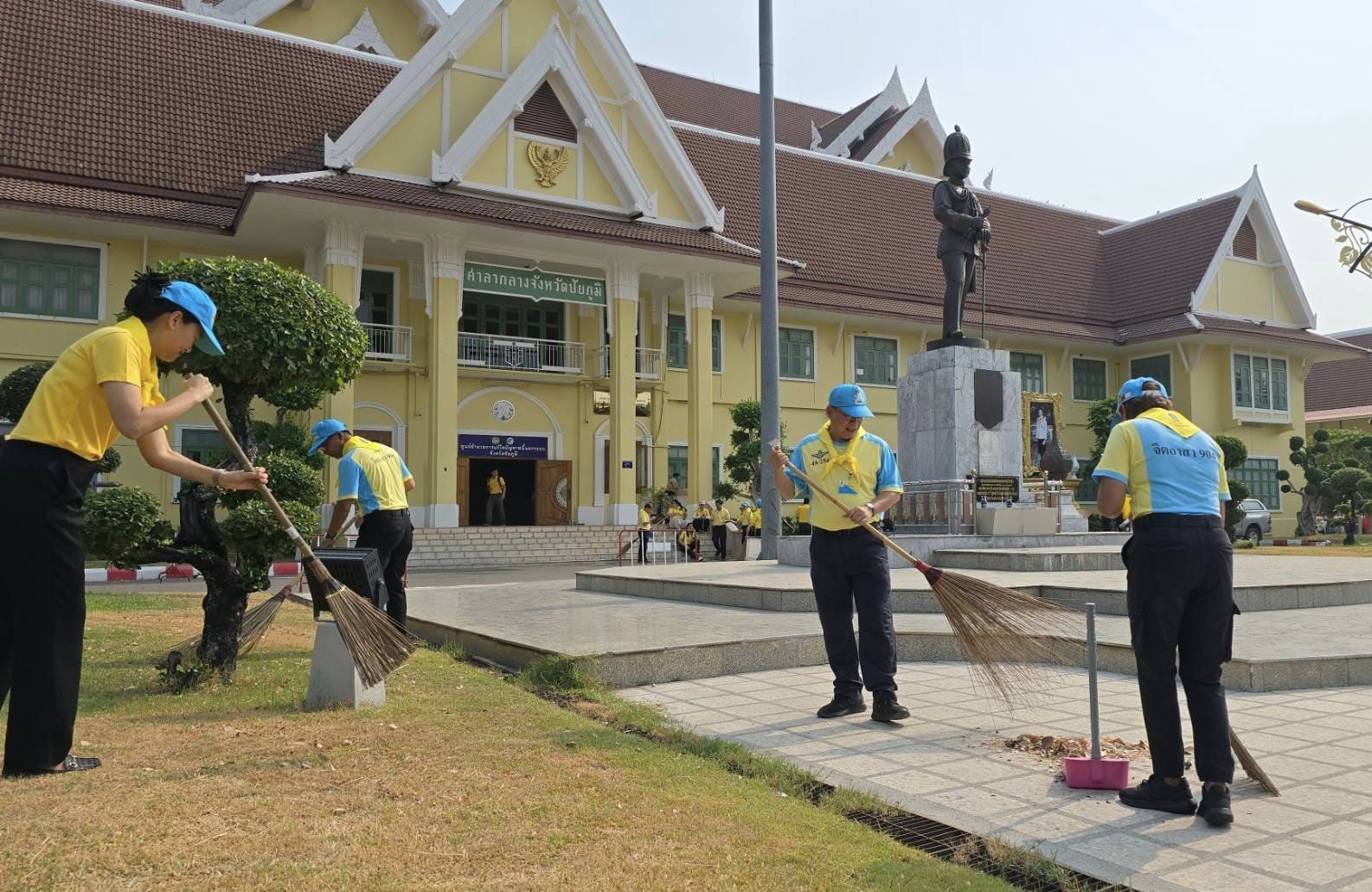 พช.ชัยภูมิ ร่วมเฉลิมพระเกียรติพระบาทสมเด็จพระเจ้าอยู่หัว เนื่องในโอกาสพระราชพิธีมหามงคลเฉลิมพระชนมพรรษา ๖ รอบ ๒๘ กรกฎาคม ๒๕๖๗ กิจกรรมBig Cleaning Day ทำความสะอาดบริเวณรอบศาลากลางจังหวัดชัยภูมิ