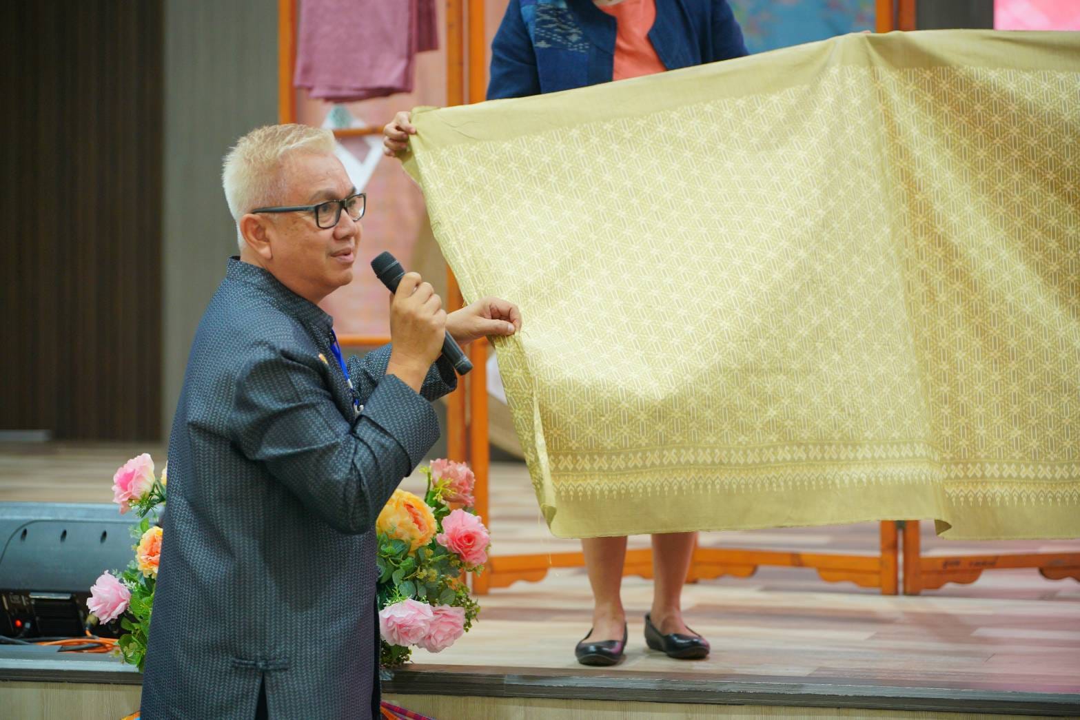 “หมี่ร่ายลายขอน้อยนาคคู่” คว้าสุดยอดผ้าจังหวัดชัยภูมิ ในงานประกวดสุดยอดผ้าจังหวัดชัยภูมิ ประจำปี 2567 “อนุรักษ์มรดกภูมิปัญญา ร่วมสืบสานตำนานผ้าชัยภูมิ”