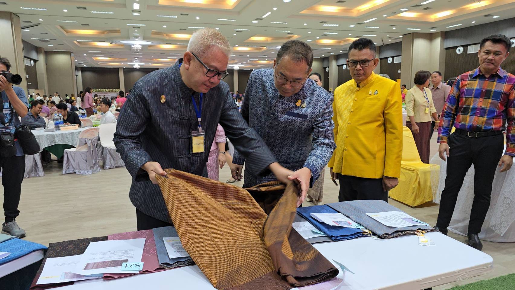 “หมี่ร่ายลายขอน้อยนาคคู่” คว้าสุดยอดผ้าจังหวัดชัยภูมิ ในงานประกวดสุดยอดผ้าจังหวัดชัยภูมิ ประจำปี 2567 “อนุรักษ์มรดกภูมิปัญญา ร่วมสืบสานตำนานผ้าชัยภูมิ”