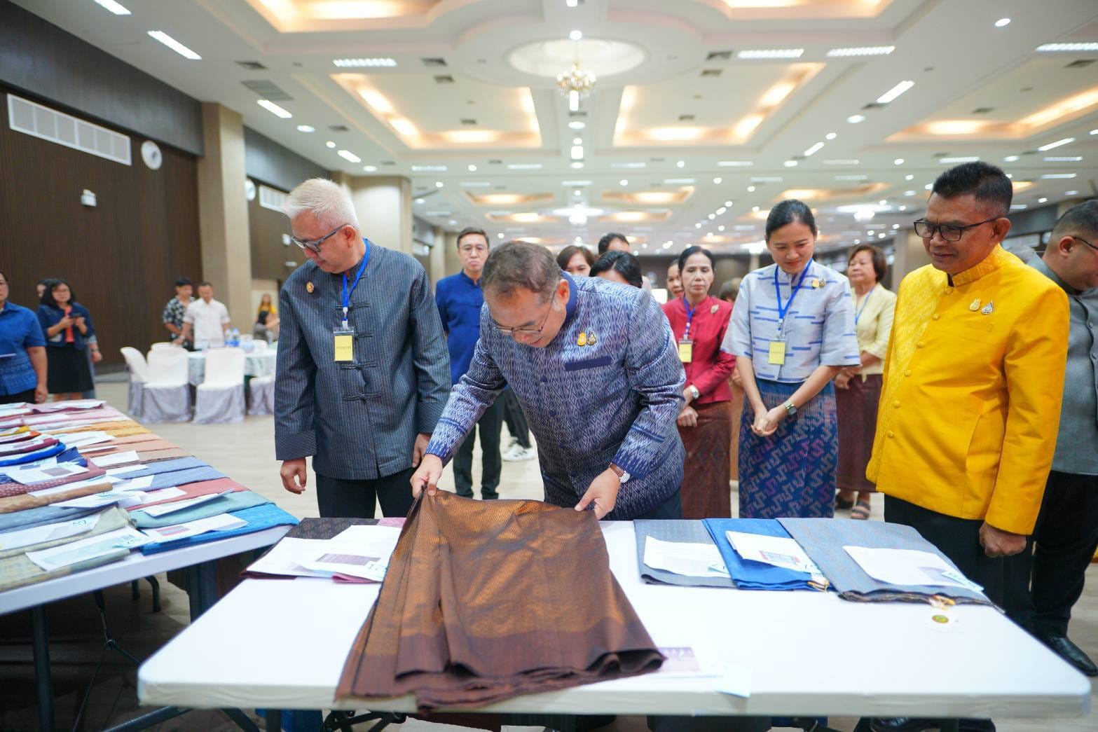 “หมี่ร่ายลายขอน้อยนาคคู่” คว้าสุดยอดผ้าจังหวัดชัยภูมิ ในงานประกวดสุดยอดผ้าจังหวัดชัยภูมิ ประจำปี 2567 “อนุรักษ์มรดกภูมิปัญญา ร่วมสืบสานตำนานผ้าชัยภูมิ”