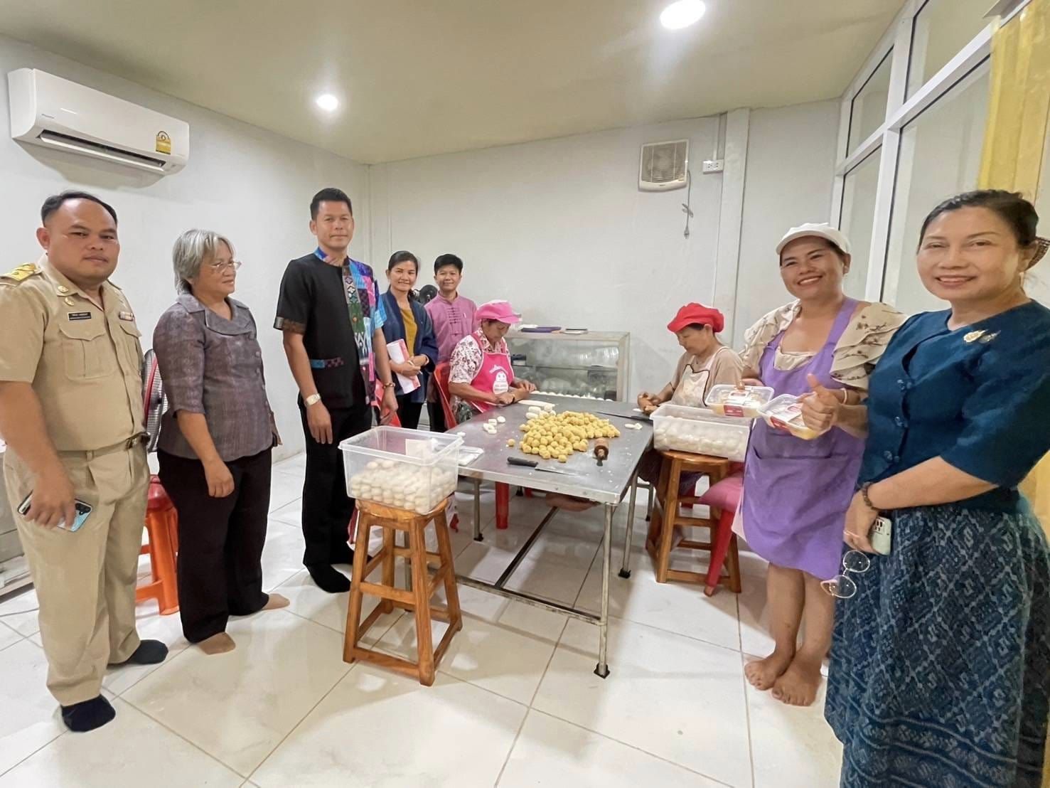 พช.ชัยภูมิ ลุย!!ลงพื้นที่คัดเลือกคนกองทุนพัฒนาบทบาทสตรีดีเด่น ตามโครงการเชิดชูเกียรติคนกองทุนพัฒนาบทบาทสตรี ประจำปี 2567 ระดับกลุ่มโซน โซนดอกไม้และสายลม