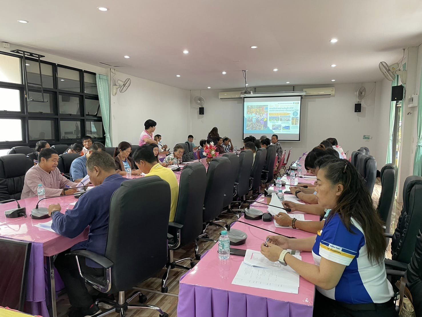 พช.ชัยภูมิ จัดประชุมคณะทำงานด้านการจัดจำหน่ายของฝาก ของที่ระลึก และผลิตภัณฑ์ชุมชน เทศกาลท่องเที่ยวดอกกระเจียวบาน ประจำปี 2567