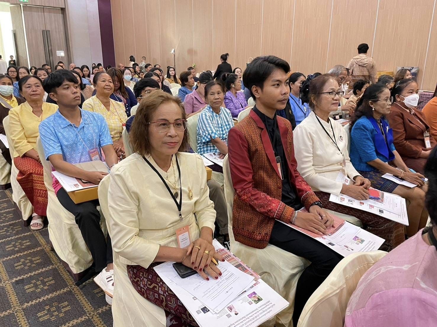 จังหวัดชัยภูมิ สนองแนวพระดำริ “ผ้าไทยใส่ให้สนุก” ในสมเด็จพระเจ้าลูกเธอ เจ้าฟ้าสิริวัณณวรี นารีรัตนราชกัญญา นำกลุ่มผู้ผลิต ผู้ประกอบการ OTOP ผ้าไทยเข้าร่วมโค้ชชิ่ง “ผ้าลายสิริวชิราภรณ์” และงานหัตถกรรม ณ จุดดำเนินการที่ 4 จังหวัดขอนแก่น