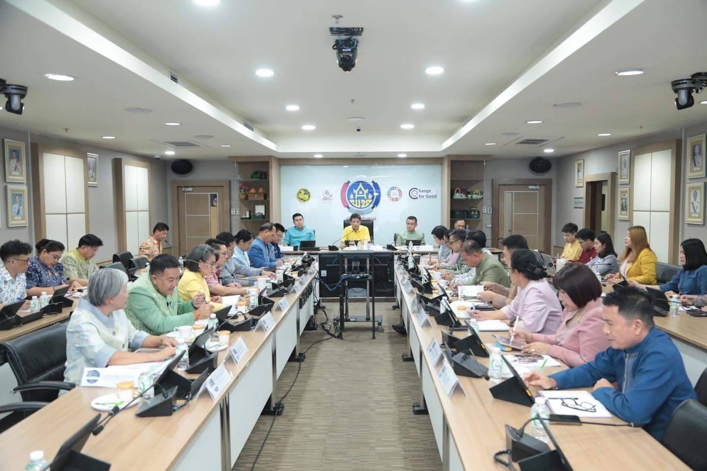 พช. ชัยภูมิ ร่วมประชุมกรมการพัฒนาชุมชน ครั้งที่ 5/2567 พร้อมรับฟังการติดตามการขับเคลื่อนภารกิจสำคัญ 10+1 ไตรมาส 3ผ่านระบบการประชุมทางไกล Video Conference