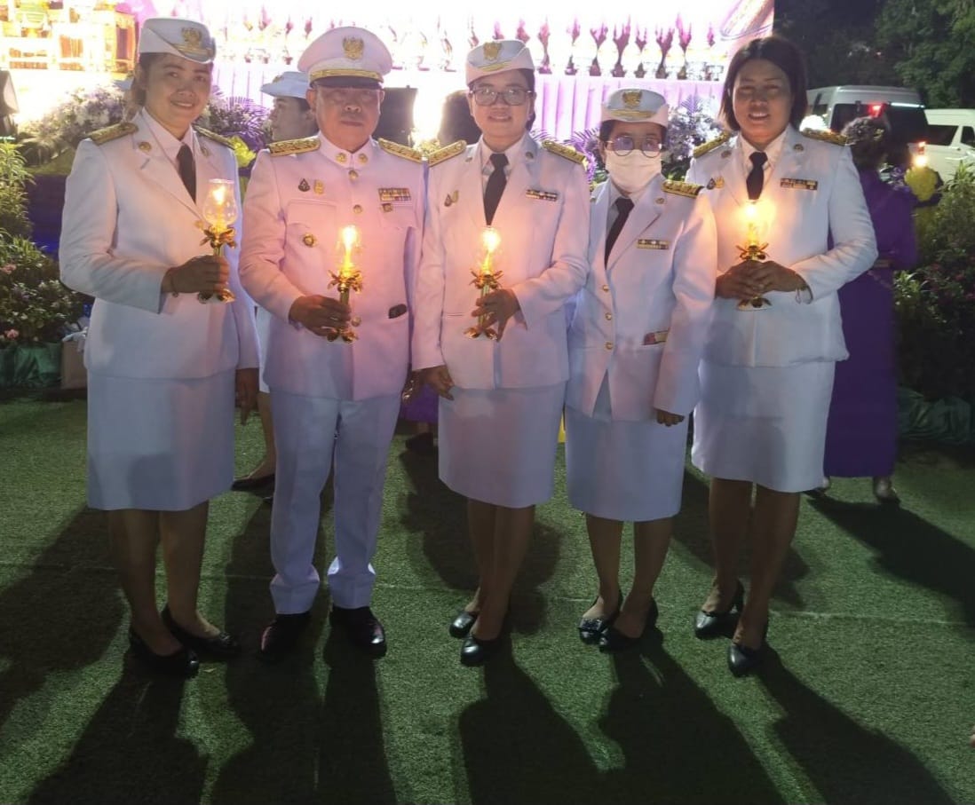 พช.ชัยภูมิ ร่วมพิธีถวายเครื่องราชสักการะและวางพานพุ่มจุดเทียนชัยถวายพระพรชัยมงคลเฉลิมพระเกียรติสมเด็จพระนางเจ้าฯ พระบรมราชินีเนื่องในโอกาสวันเฉลิมพระชนมพรรษา 3 มิถุนายน