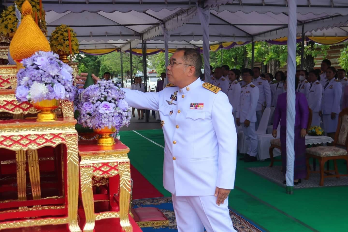พช.ชัยภูมิ ร่วมพิธีทำบุญตักบาตรถวายพระราชกุศลเฉลิมพระเกียรติ สมเด็จพระนางเจ้าฯ พระบรมราชินี เนื่องในโอกาสวันเฉลิมพระชนมพรรษา 3 มิถุนายน