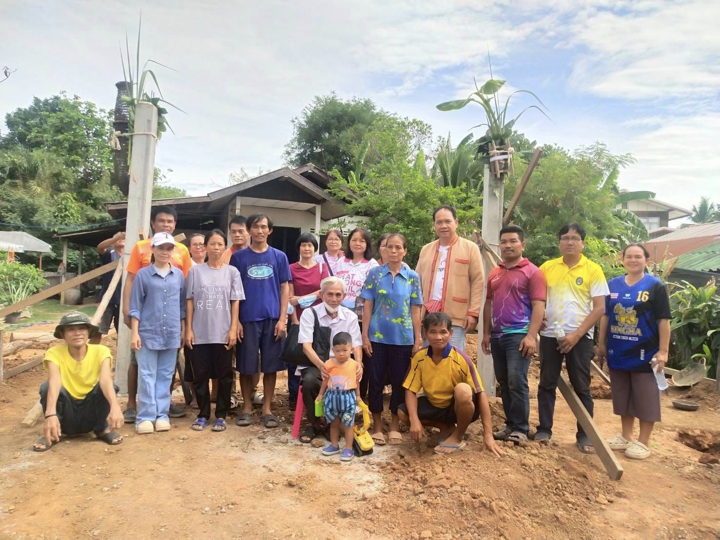 พช.ชัยภูมิ ร่วมลงเสาเอกบ้านห่วงใยจากใจ GLO อำเภอภูเขียว