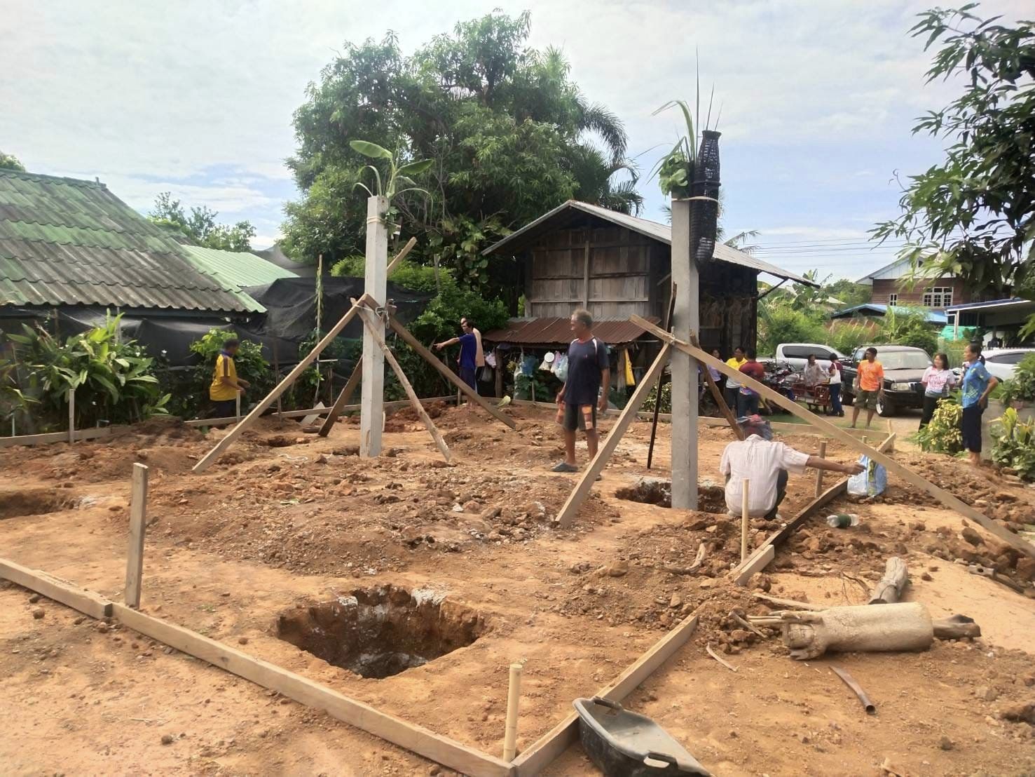 พช.ชัยภูมิ ร่วมลงเสาเอกบ้านห่วงใยจากใจ GLO อำเภอภูเขียว