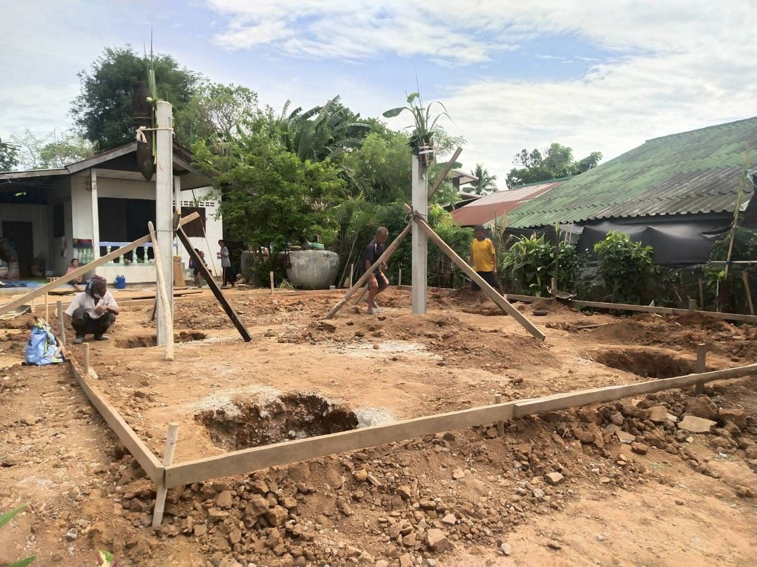 พช.ชัยภูมิ ร่วมลงเสาเอกบ้านห่วงใยจากใจ GLO อำเภอภูเขียว