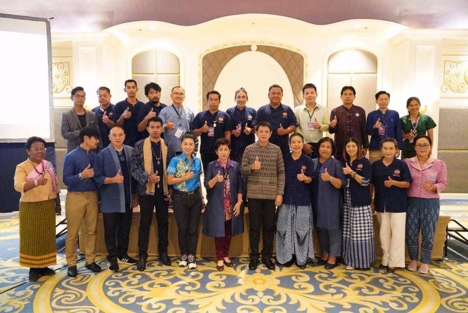 ผ้าไหมชัยภูมิสินค้ายอดนิยม ลูกค้า OTOP Midyear 2024 อุดหนุนสินค้า OTOP ชัยภูมิ ยอดจำหน่ายวันที่ 5 เฉียดล้าน!!!