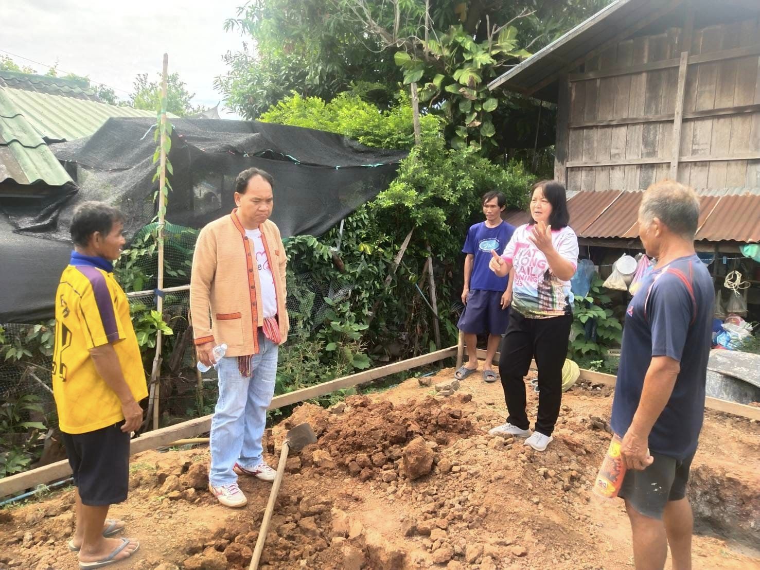 พช.ชัยภูมิ ร่วมลงเสาเอกบ้านห่วงใยจากใจ GLO อำเภอภูเขียว