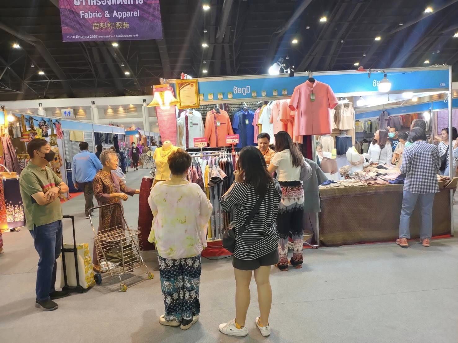 วันที่สองของการจัดงาน OTOP MID YEAR 2024 สินค้าผลิตภัณฑ์ชุมชน OTOP ของดีชัยภูมิ ยอดจำหน่ายกว่า 6.6 แสนบาท