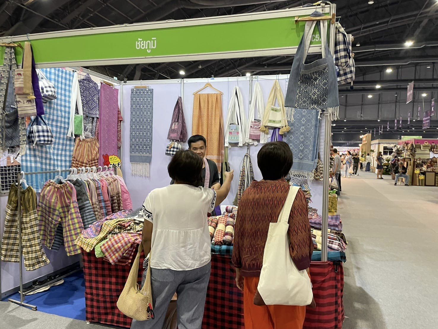 เปิดงาน OTOP MID YEAR 2024 อย่างเป็นทางการ ยอดจำหน่ายสินค้าผลิตภัณฑ์ชุมชน OTOP ของดีชัยภูมิ พุ่งกว่า 7.3 แสนบาท