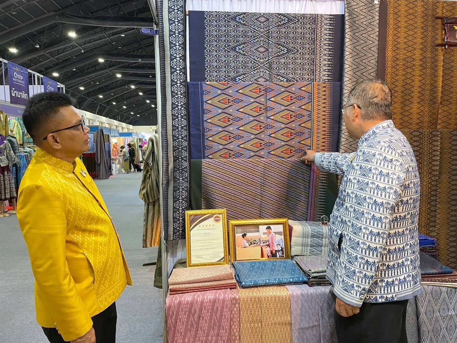 ผู้ว่าฯชัยภูมิ ร่วมเปิดงาน OTOP MIDYEAR 2024 และเยี่ยมให้กำลังใจผู้ผลิต ผู้ประกอบการ OTOP ที่นำผลิตภัณฑ์ OTOP ระดับ 3-5 ดาวของจังหวัดชัยภูมิมาร่วมจัดแสดงและจำหน่าย