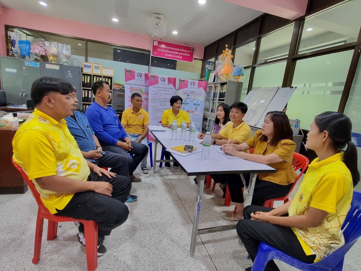 พช.ชัยภูมิ ประชุมและติดตามการดำเนินงานนโยบายสำคัญและยุทธศาสตร์กรมการพัฒนาชุมชนของสำนักงานพัฒนาชุมชนอำเภอเนินสง่า