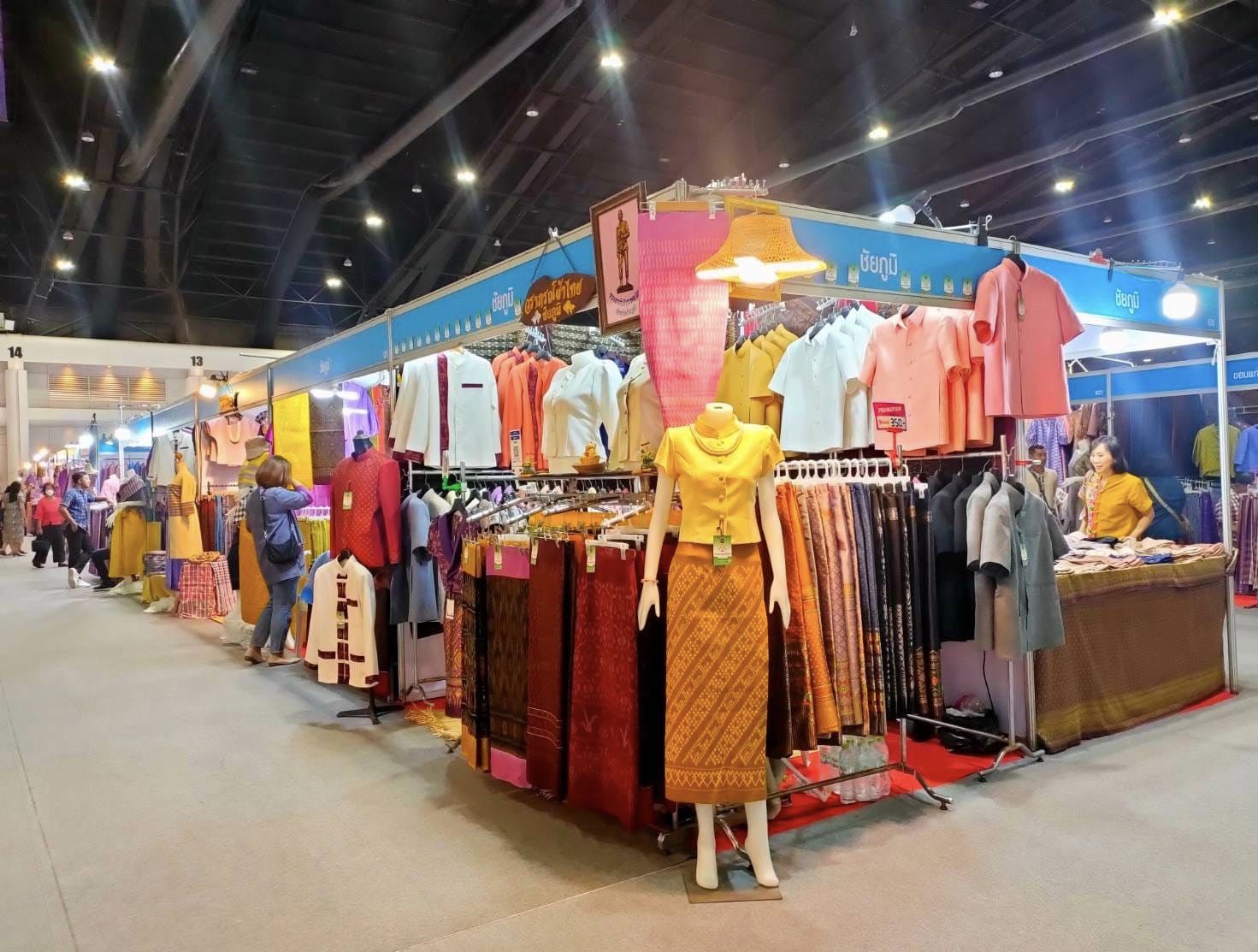 ยอดจำหน่ายทัพคาราวานสินค้าผลิตภัณฑ์ชุมชน OTOP ของดีชัยภูมิ ในงาน OTOP MID YEAR 2024 วันแรกสุดปัง!! ทะลุ 7.8 แสนบาท