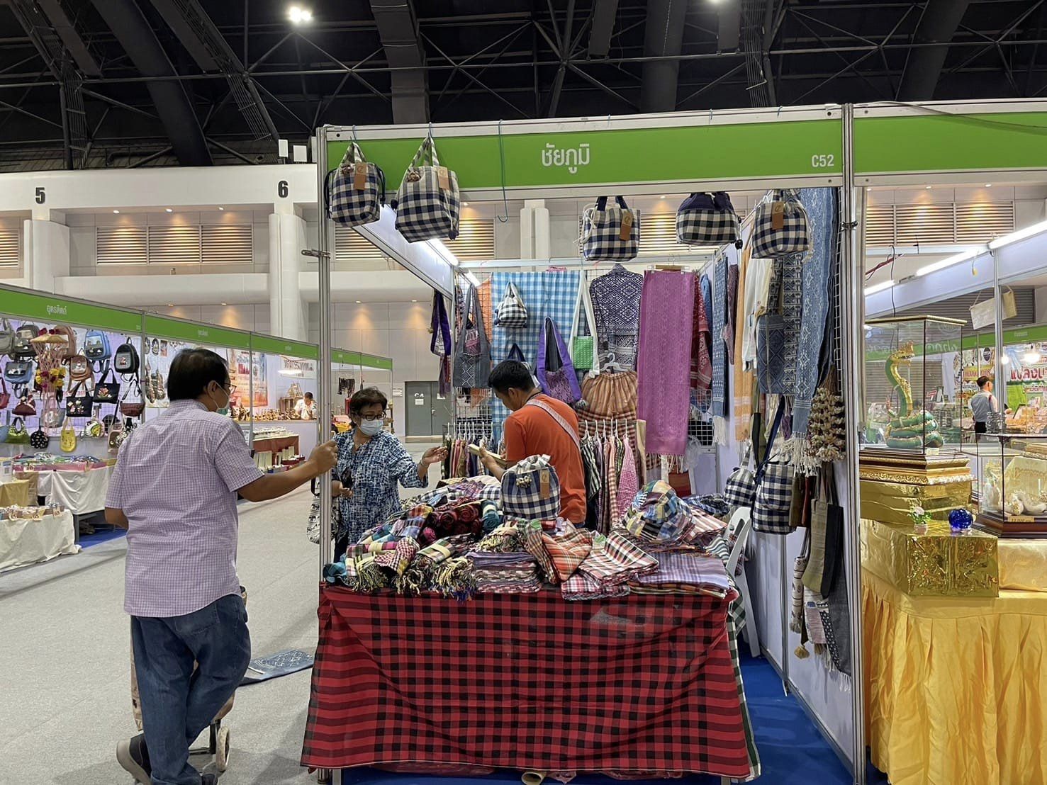 ชัยภูมิโกย 2.7 ล้าน! จากงาน4วัน OTOP MIDYEAR 2024 คึกคัก ผ้าไหม-หม่ำชวนชิมขายดี