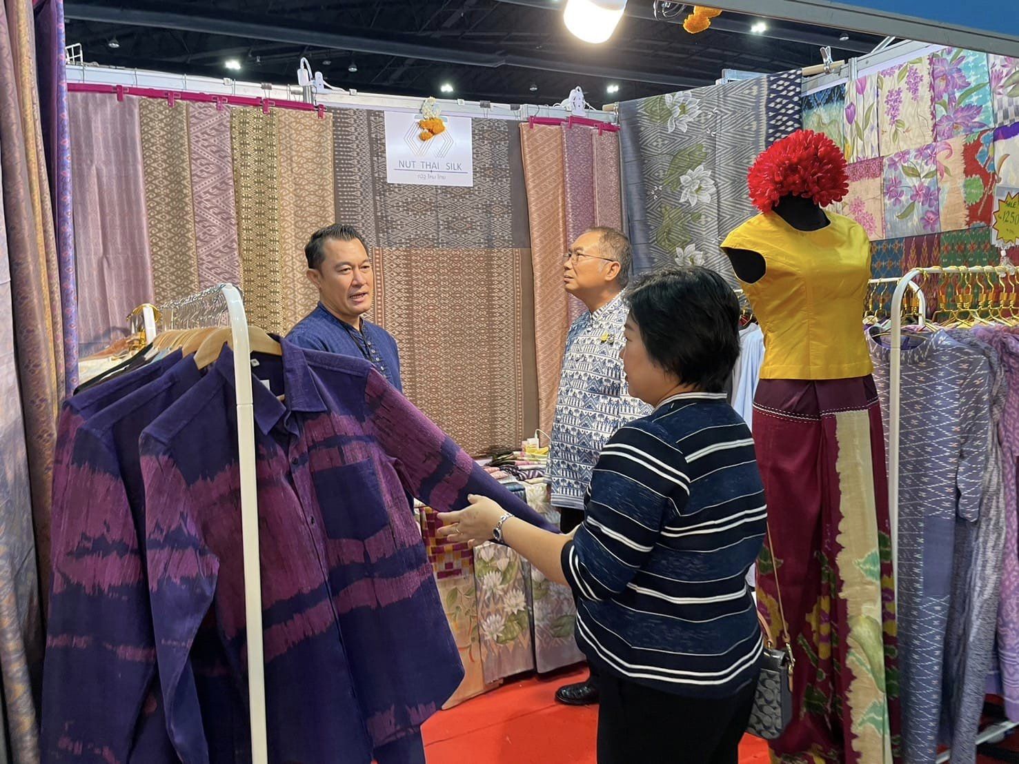 เปิดงาน OTOP MID YEAR 2024 อย่างเป็นทางการ ยอดจำหน่ายสินค้าผลิตภัณฑ์ชุมชน OTOP ของดีชัยภูมิ พุ่งกว่า 7.3 แสนบาท