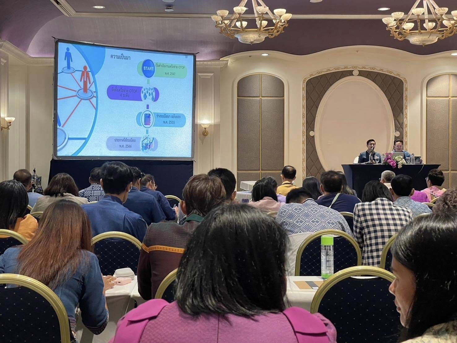 ผ้าไหมชัยภูมิสินค้ายอดนิยม ลูกค้า OTOP Midyear 2024 อุดหนุนสินค้า OTOP ชัยภูมิ ยอดจำหน่ายวันที่ 5 เฉียดล้าน!!!