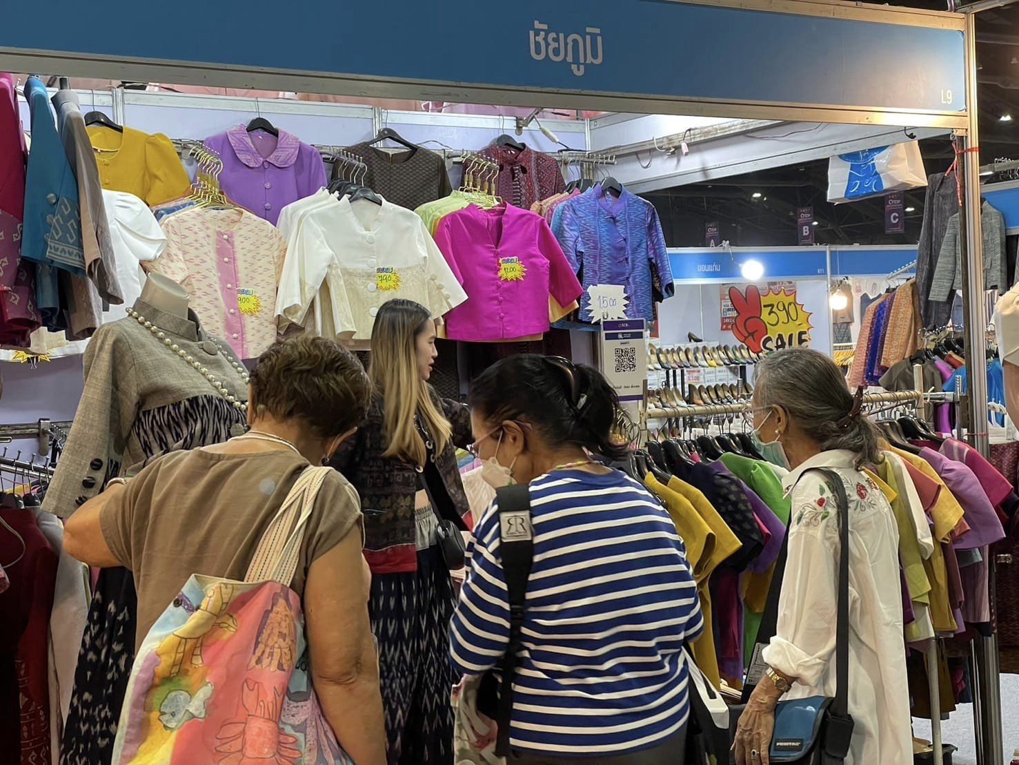 ชัยภูมิคึกคัก! งาน OTOP Midyear 2024 สุดปัง